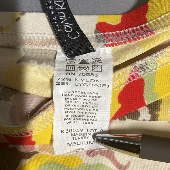 CALVIN KLEIN SWIM SKIRT WEAR SIZE MEDIUM - Picture 5 of 5